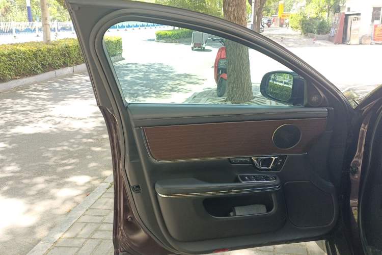 Used Jaguar XJ 2016 XJL 2.0T Two-Wheel-Drive Elegant Business Edition