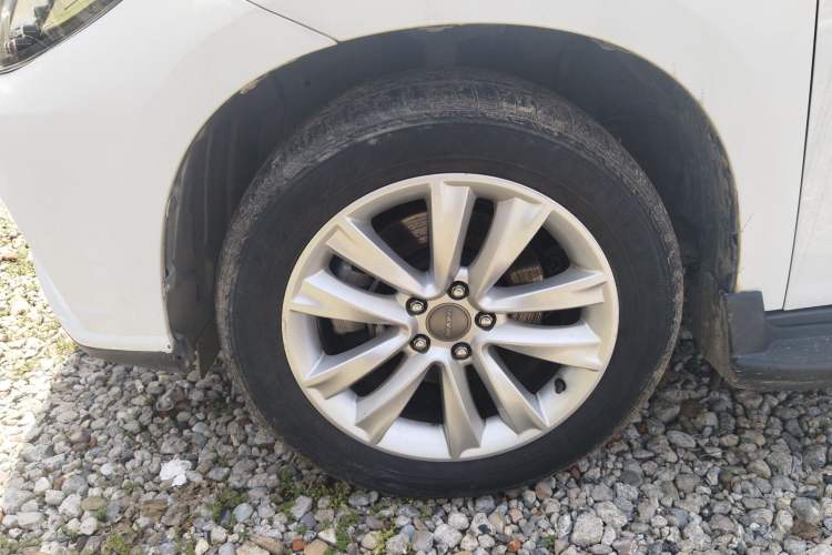 Used Haval H2 2016 Red Label 1.5T Manual Two-Wheel Drive Elite Model Left Front Wheel Hub