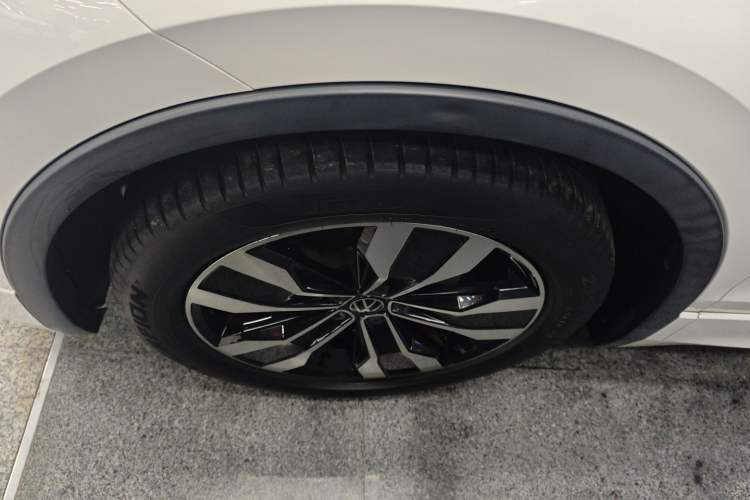 Used Volkswagen Tiguan L 2022 330TSI Automatic Two-Wheel Drive R-Line Enhanced Edition
