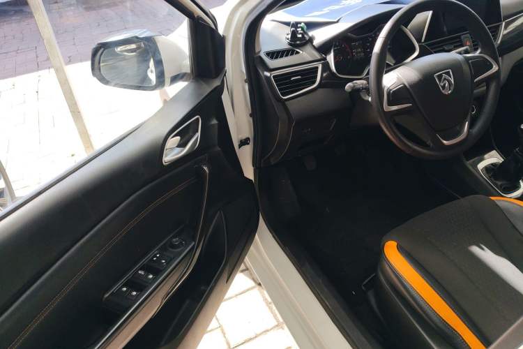 Used Baojun 310 2016 1.2L Manual Fashionable Edition
