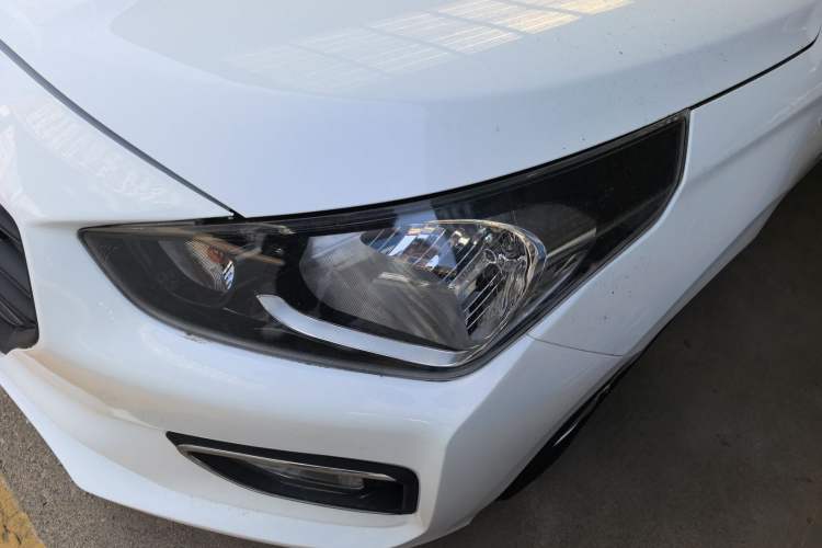 Used Hyundai Verna (older generation) 2017 1.4L Manual Refreshed Version China V Standard Left Front Headlight