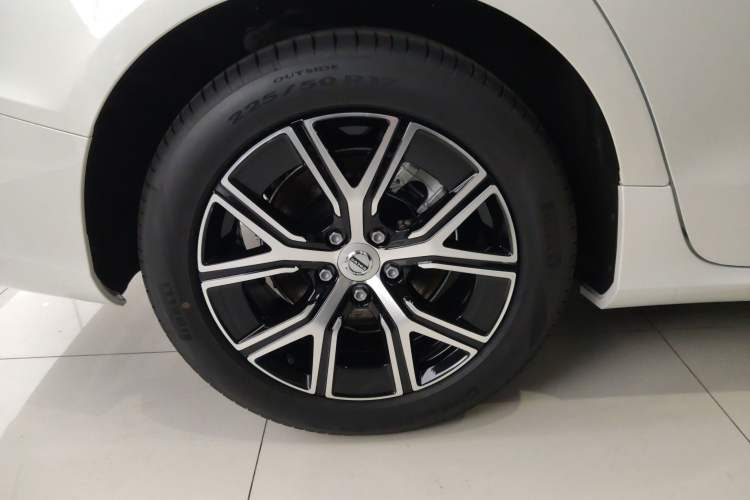 Used Volvo S60 2025 B4 Zhiyi Luxury Edition
