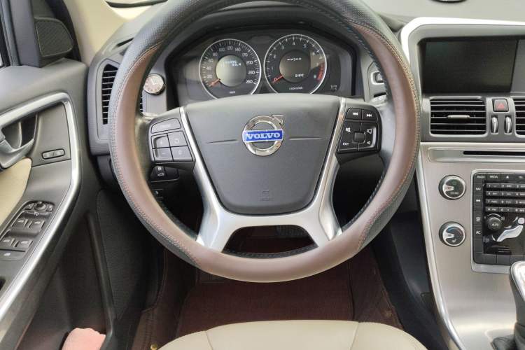 Used Volvo XC60 2013 T6 AWD Comfort Edition
