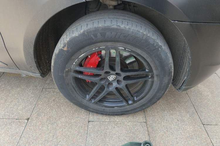 Used Porsche Macan 2017 Macan 2.0T Right Front Wheel Hub