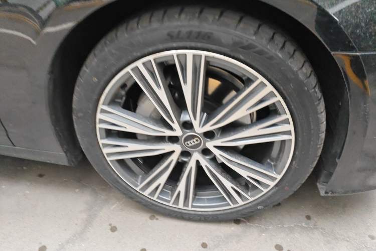Used Audi A6L 2022 40 TFSI Luxury Dynamic Model Right Front Wheel Hub