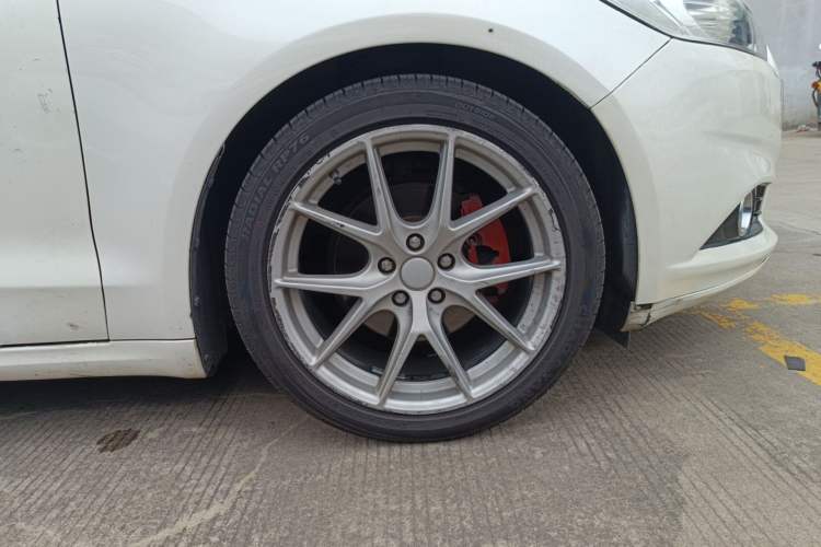 Used Ford Mondeo 2013 2.0L GTDi 200 Fashion Edition Right Front Wheel Hub