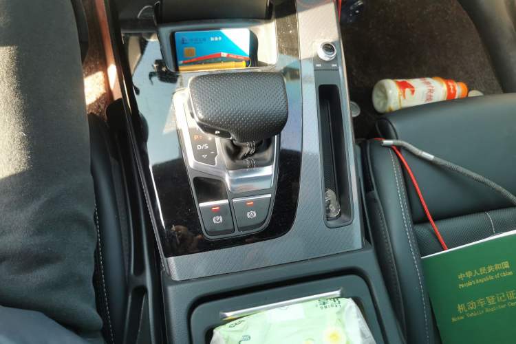 Used Audi Q5L 2025 quattro 45th Anniversary Edition 40 TFSI Luxury Dynamic Model Gear Lever