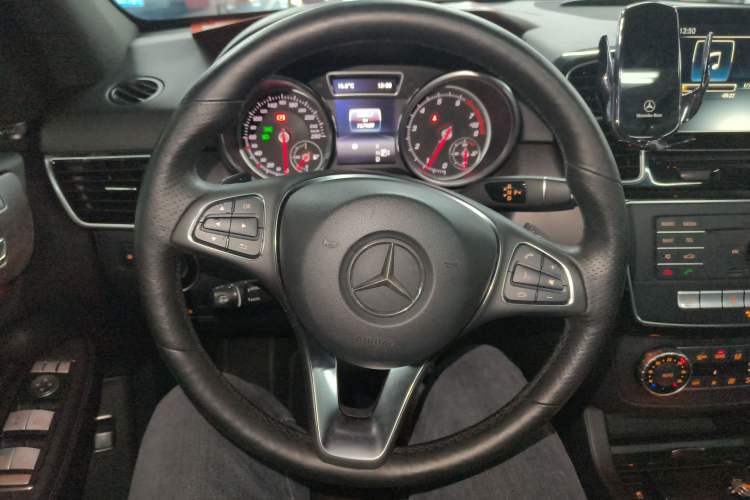 Used Mercedes-Benz GLE-Class 2015 GLE 400 4MATIC Steering Wheel