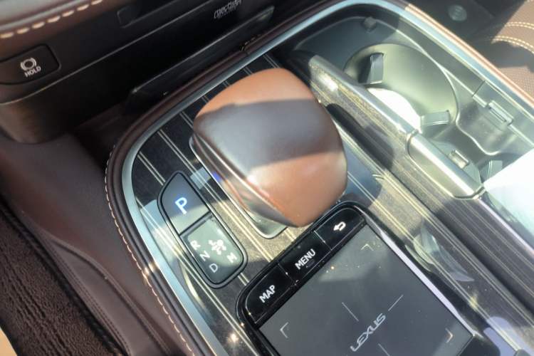 Used Lexus LS 2020 500h Luxury Edition China VI Standard Gear Lever
