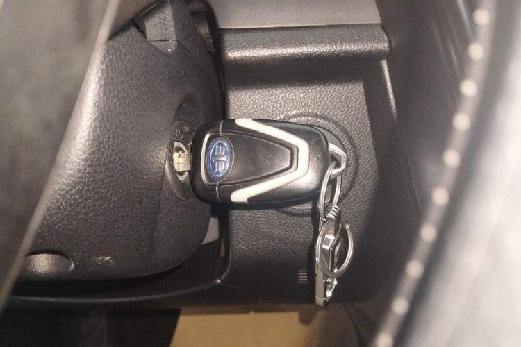 Used Bestune X80 2017 2.0L automatic Technology trim level Vehicle Key