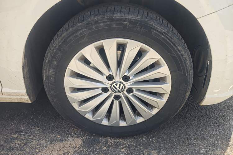 Used Volkswagen Lavida 2019 280TSI DSG Comfort Edition China VI standard Right Front Wheel Hub