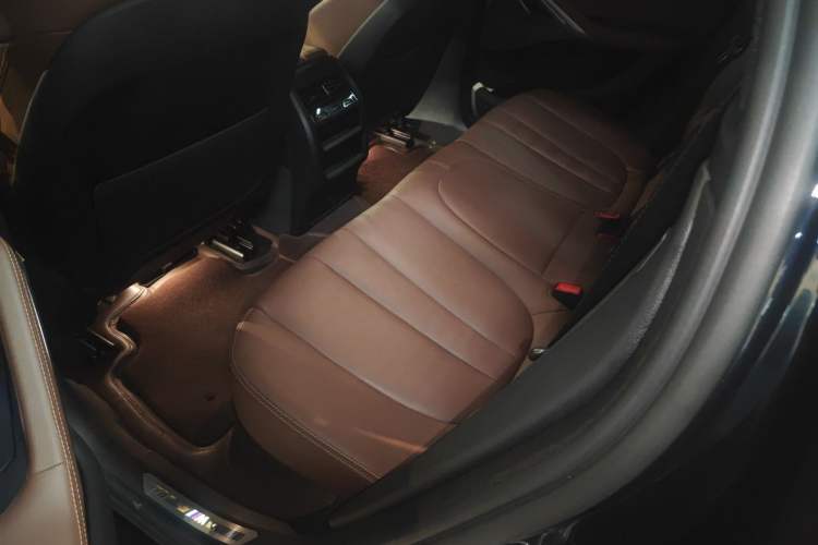 Used BMW X6 2022 Second Facelift xDrive40i M Sport Package Left Rear Seat