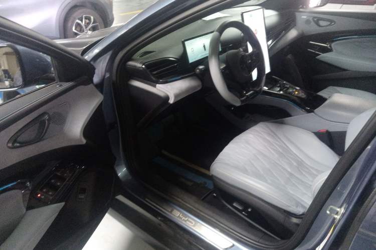 Used BYD Seal 2022 550 km Standard Range Rear-Wheel Drive Prestige Version
