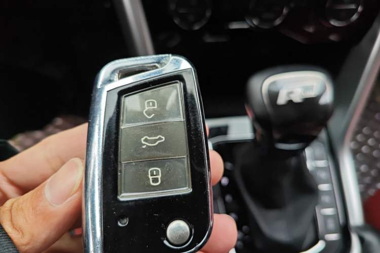 Used Volkswagen Tiguan L 2019 330TSI Automatic Two-Wheel Drive Smart Luxury Version China VI Standard Vehicle Key