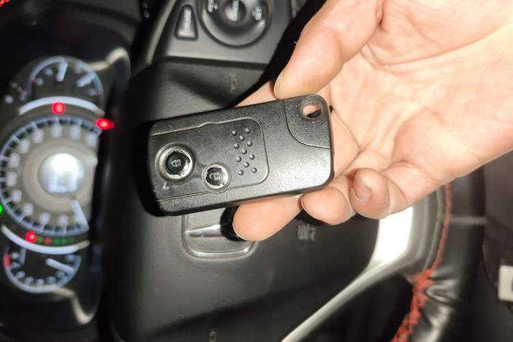 Used Honda CR-V 2013 2.4L four-wheel drive luxury version Vehicle Key