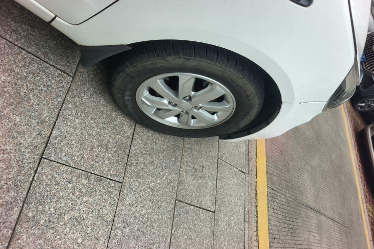 Used Kia K2 2015 Sedan 1.4L Automatic GLS Right Front Wheel Hub