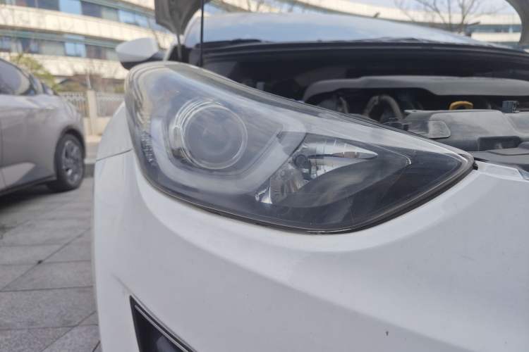 Used Hyundai Elantra (5th Generation / Langdong) 2016 1.6L Automatic Smart Version