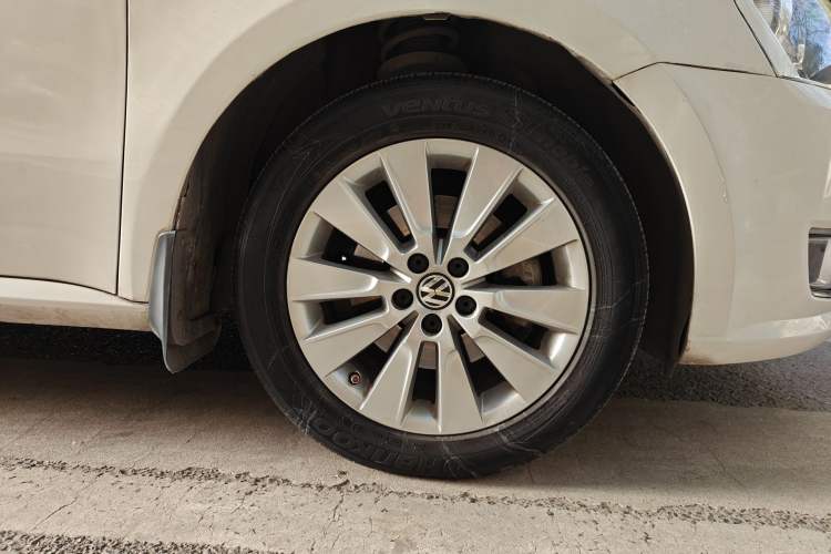 Used Volkswagen Lavida 2013 Revised Classic 1.6L Automatic Fashion Edition