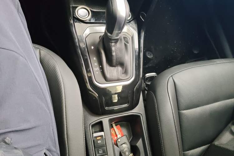 Used Volkswagen T-ROC 2021 280TSI DSG Two-Wheel Drive Comfort Connect Edition Gear Lever