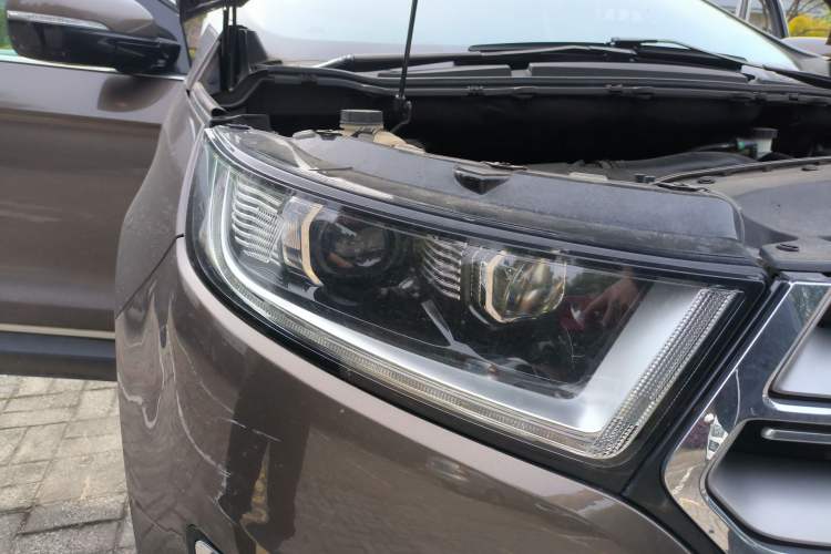 Used Ford Edge 2015 2.0T GTDi Two-Wheel-Drive High-Line Version