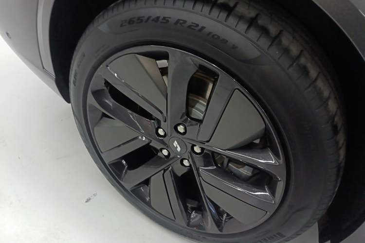 Used Li Auto L9 2022 Max model Right Rear Wheel Hub