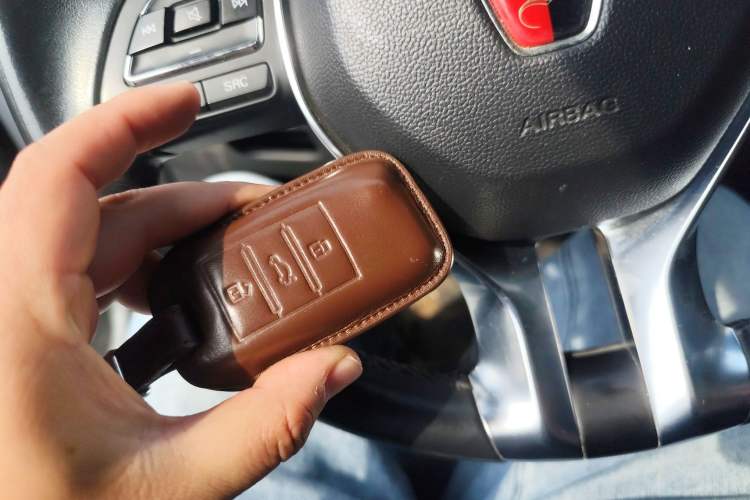 Used Roewe RX5 2016 20T Two-Wheel Drive Manual Transmission Internet Smart Edition
