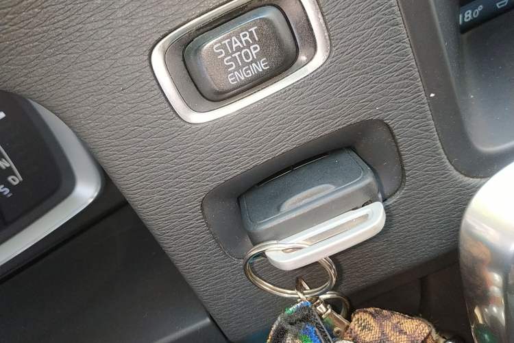 Used Volvo V60 2014 T5 Zhiya Edition
