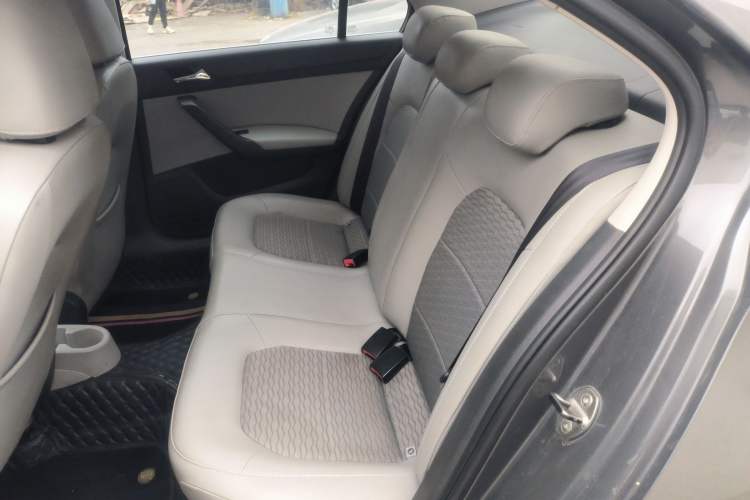 Used Skoda Rapid 2015 1.6L Automatic Smart Selection Model