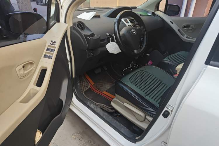 Used Toyota Yaris 2011 1.6E Automatic Charm Edition
