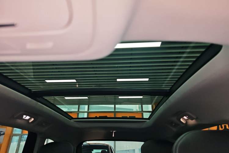 Used Ford Edge 2025 Ford Explorer L 2.0T EcoBoost E-Hybrid Two-Wheel Drive 7-Seater Luxury Model