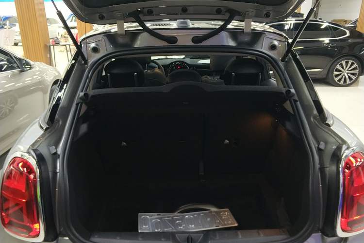 Used MINI 2023 1.5T COOPER Artist Five-Door Edition Trunk