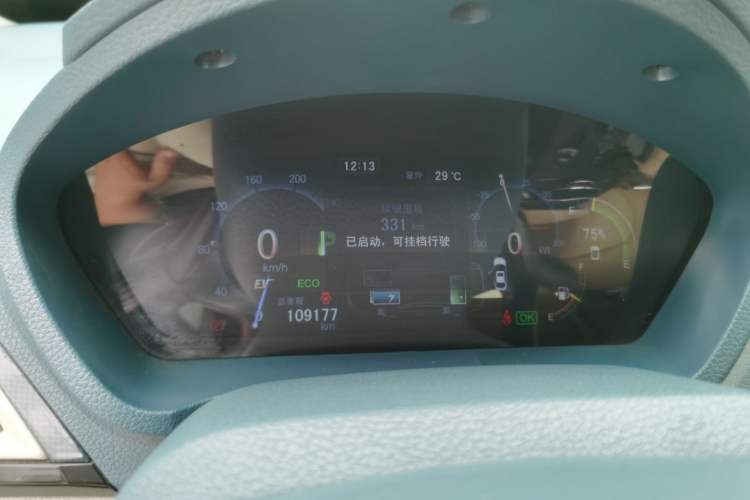 Used BYD Qin New Energy 2014 1.5T Flagship Model Odometer Close Up