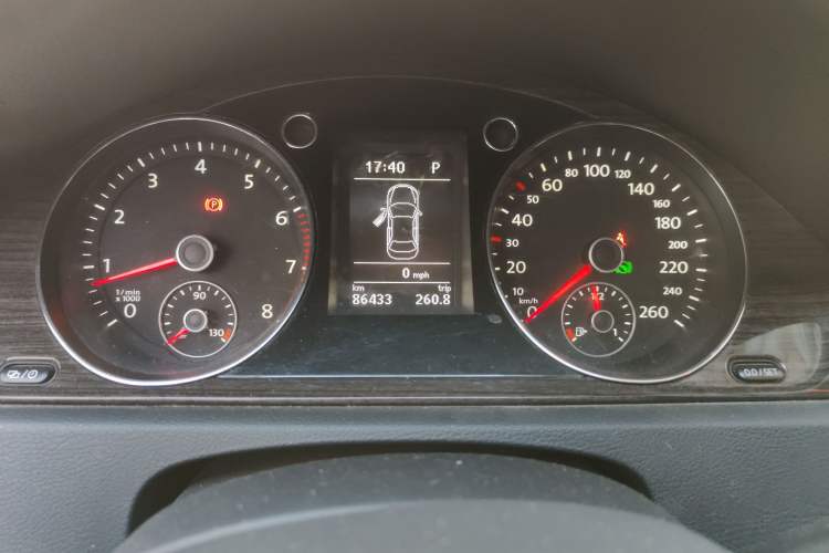 Used Volkswagen Magotan 2012 Facelift 1.8TSI Prestige Model Odometer Close Up