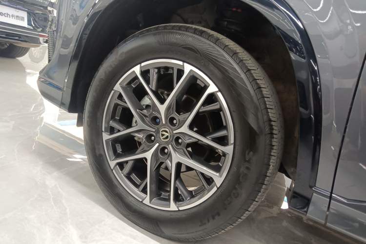 Used CHANGAN CS75 PLUS 2024 3rd Generation Champion Edition 1.5T Intelligent Drive Dynamic Model
