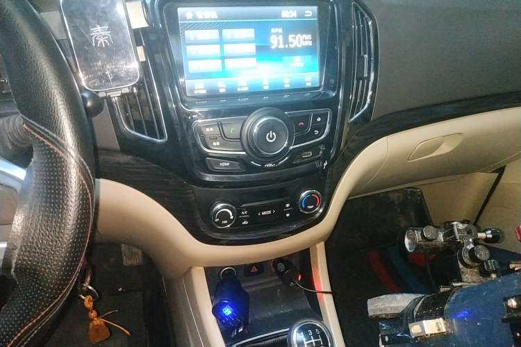 Used Baojun 730 2014 1.5L Manual Luxury Navigation ESP Version 7 Seats