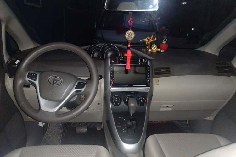 Used Toyota Verso 2014 Starlight 180E CVT Elite Multi-Function Edition