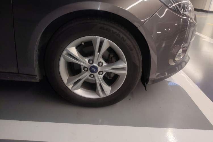 Used Ford Focus 2012 Sedan 1.6L Automatic Fashion Edition Right Front Wheel Hub