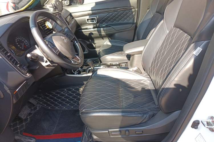 Used Mitsubishi Outlander 2020 2.4L 4x4 Zhi Xiang Edition 5 Seats