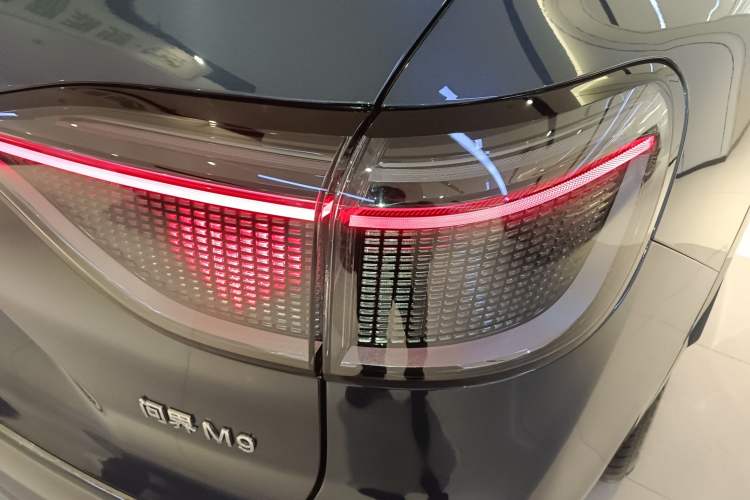 Used Hima AITO M9 2024 Range-Extended Ultra Version 42 kWh 6-Seater Model Right Rear Taillight