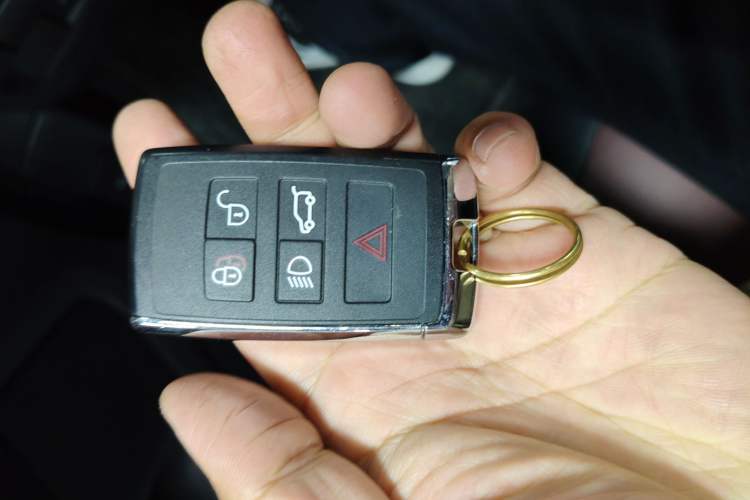 Used Land Rover Range Rover Evoque 2024 Aurora L 249 PS Prestige Light-Chasing Edition