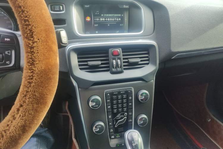 Used Volvo V40 2015 1.6T Zhiya Edition Audio And AC Panel