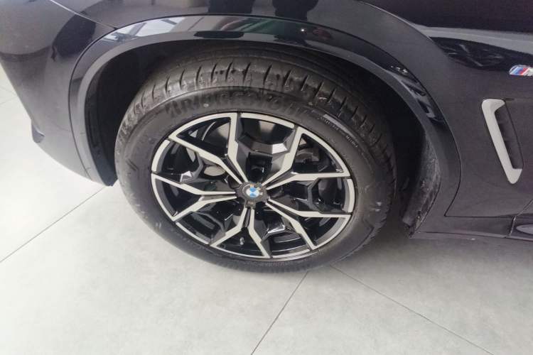 Used BMW X3 2023 xDrive25i M Sport Package Left Front Wheel Hub