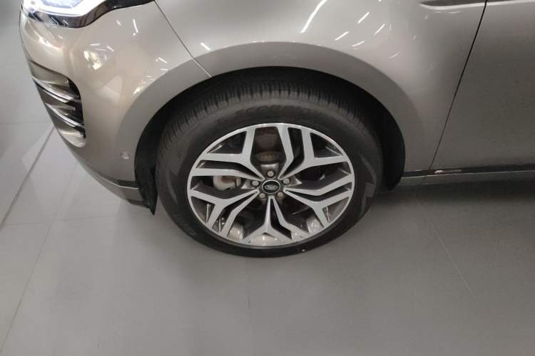 Used Land Rover Range Evoque 2021 Range Rover L 249 PS R-Dynamic SE Luxury Edition Left Front Wheel Hub