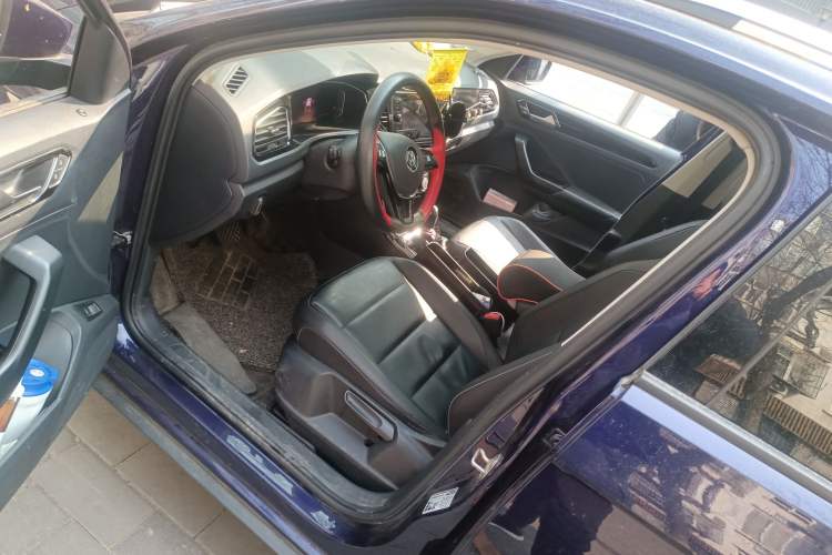 Used Volkswagen T-ROC 2020 280TSI DSG Two-Wheel Drive Comfort Version