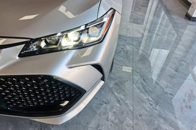 Used Toyota Avalon 2019 2.5L Touring Premium Version China VI Standard
