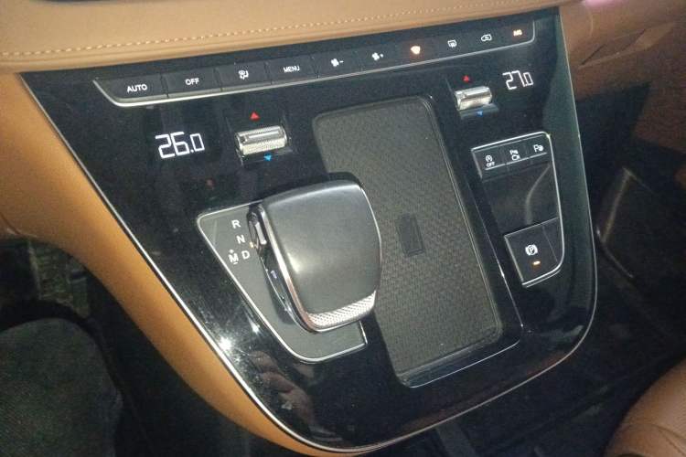 Used Hongqi HQ9 2023 2.0T Smart Connect Flagship Edition