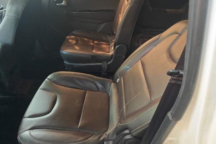Used Dongfeng Fengon 330 2019 1.5L 330S Manual Comfort Version China VI Standard Left Rear Seat