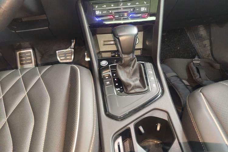 Used Volkswagen Tiguan L 2022 330TSI Automatic Two-Wheel Drive R-Line Enhanced Edition
