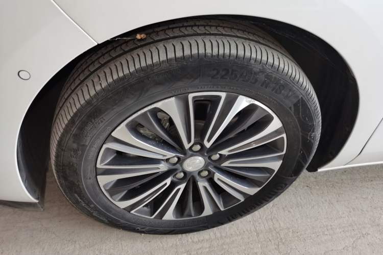 Used Buick GL8 2020 ES Land Cruiser 653T Luxury Model Left Front Wheel Hub