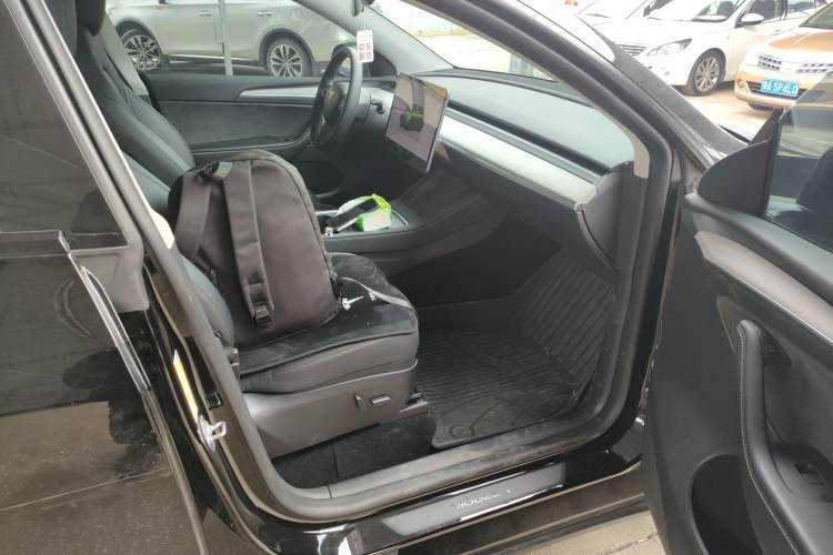 Used Tesla Model Y 2023 Rear-Wheel-Drive Version
